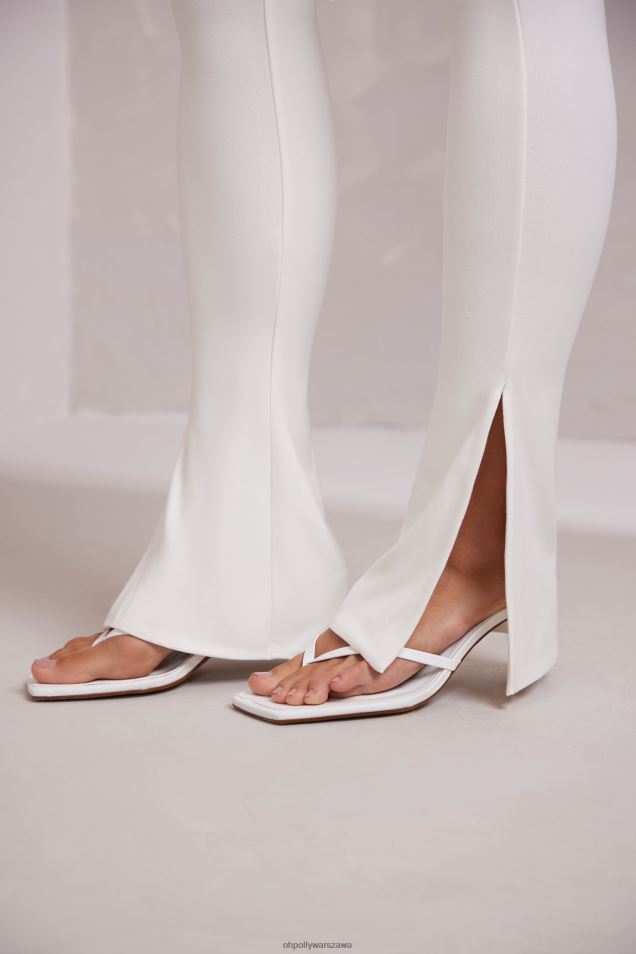 Kombinezon Keava z głębokim dekoltem i dekoltem w serek 2FZ0T748 biały Oh Polly