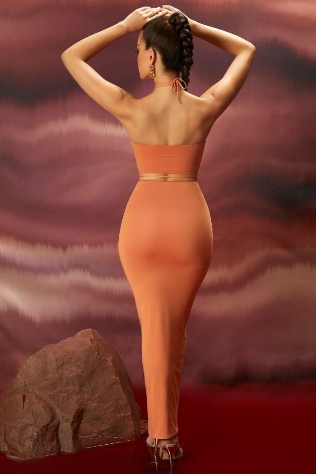 Krótki top z dziurką od klucza i dekoltem wiązanym na szyi 2FZ0T719 karmel Oh Polly