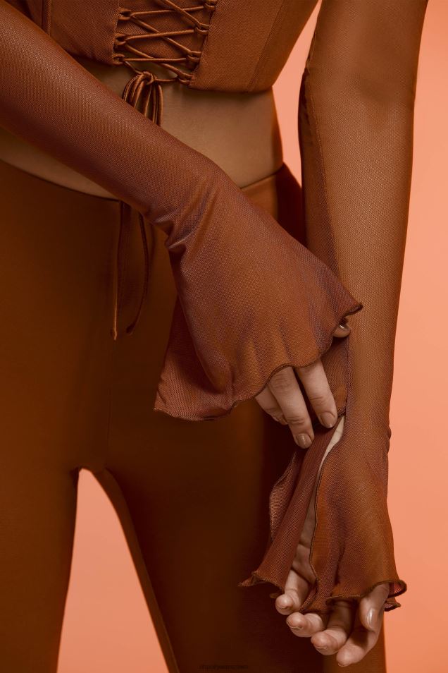 Minusowy krótki top z długimi rękawami i odkrytymi ramionami 2FZ0T634 brązowy Oh Polly