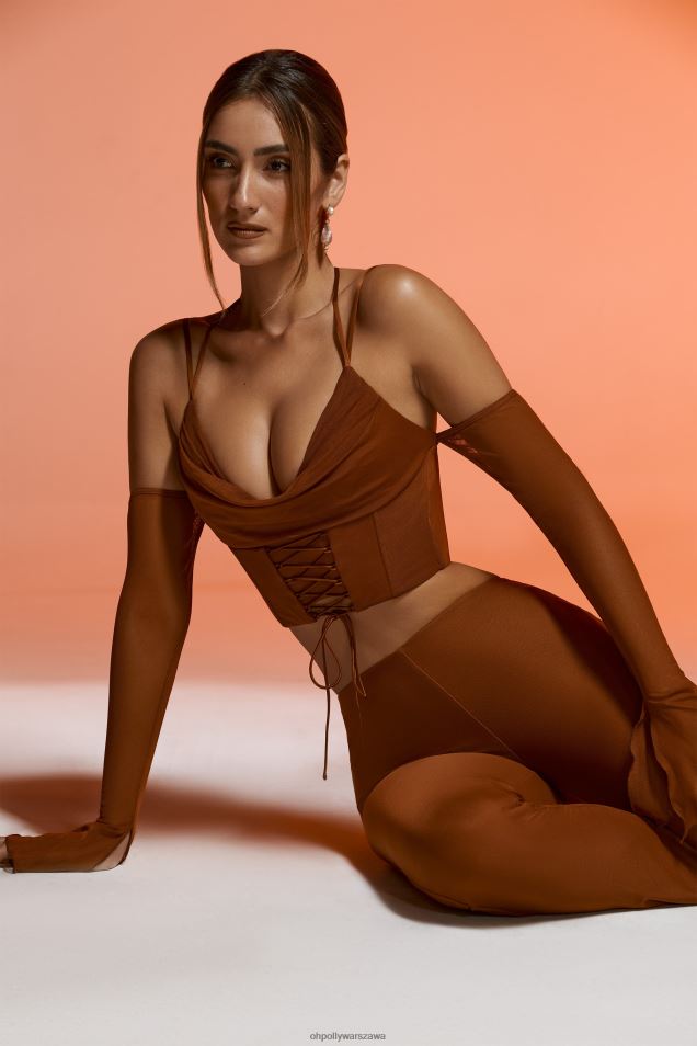 Minusowy krótki top z długimi rękawami i odkrytymi ramionami 2FZ0T634 brązowy Oh Polly