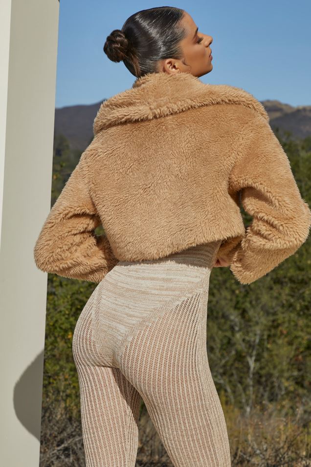 zawijana, krótka pluszowa kurtka z kołnierzykiem typu oversize 2FZ0T828 dębnik Oh Polly