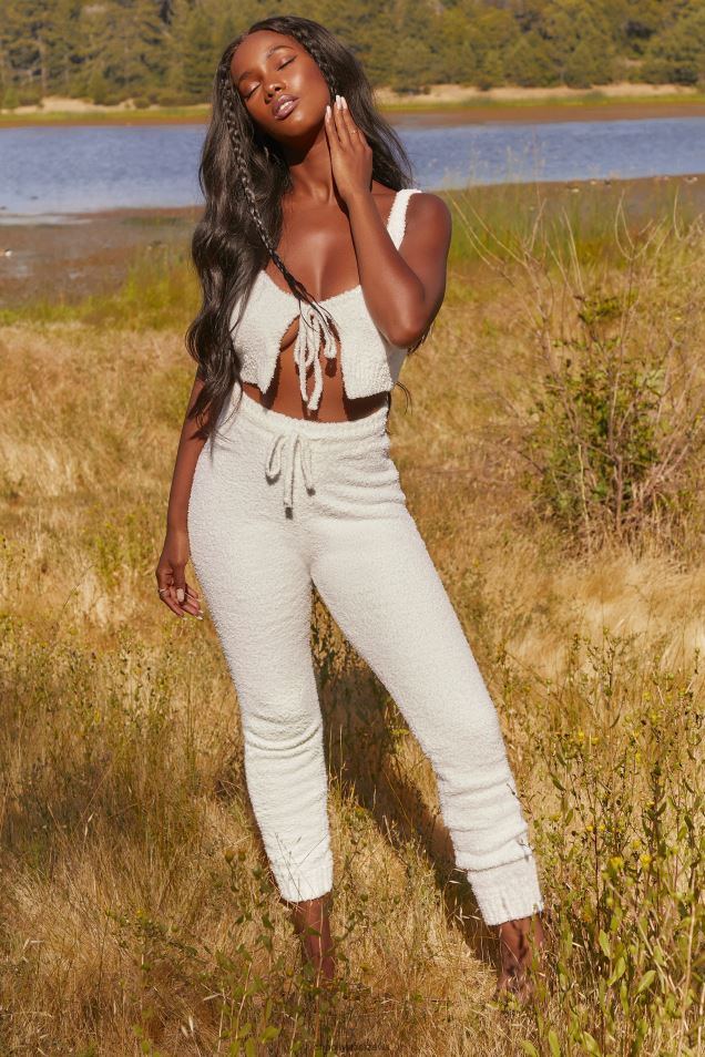 przytulne joggery z klubu lounge 2FZ0T845 biały Oh Polly