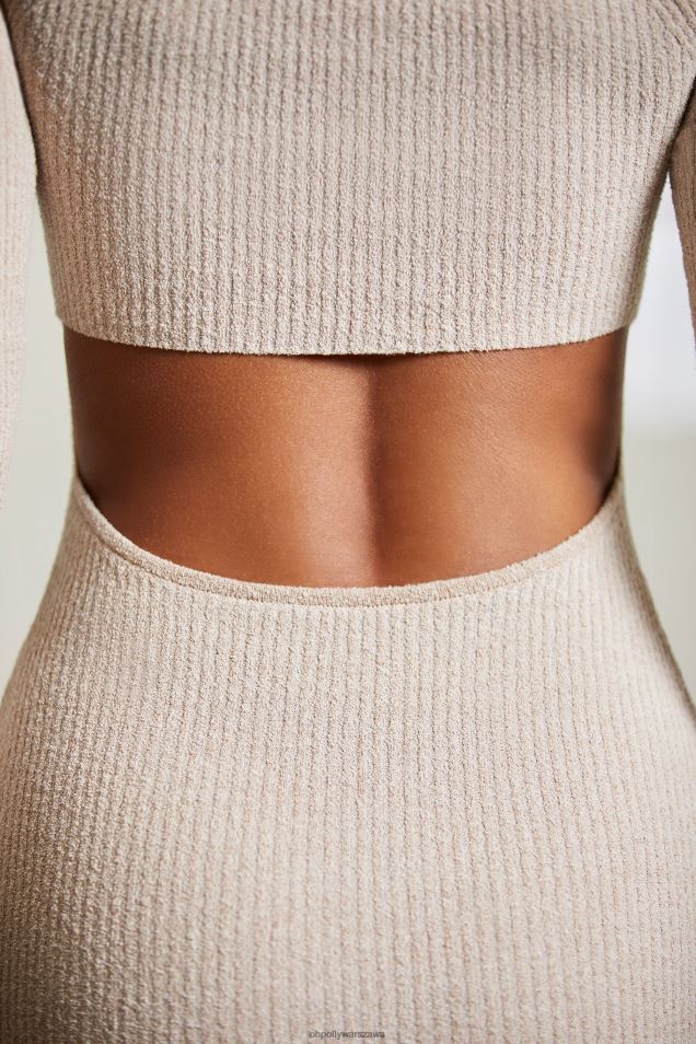 Sukienka maxi z długim rękawem i wycięciem marki Signe 2FZ0T274 beżowy Oh Polly